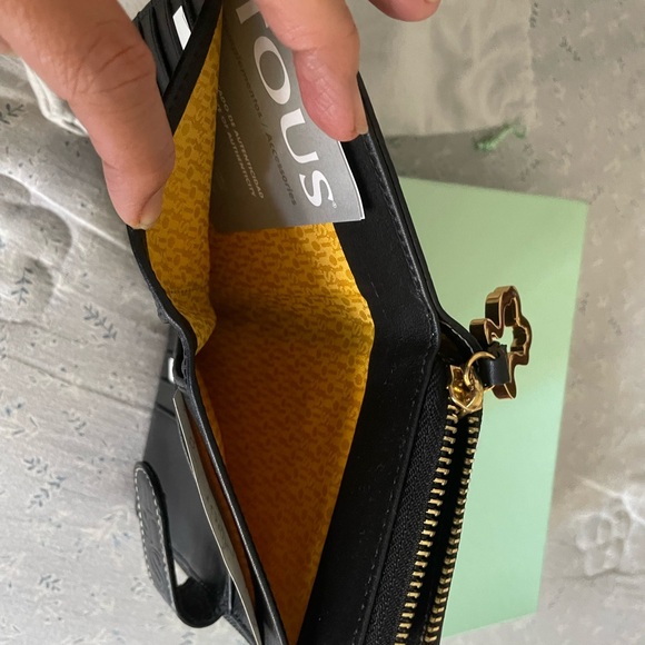 Authentic TOUS Learner Embossed Wallet, New Mint in Box & Dust Bag. - Picture 7 of 8